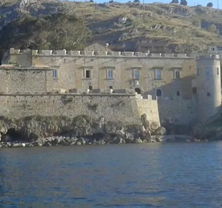 別荘 Torre Vallelunga トラビーア